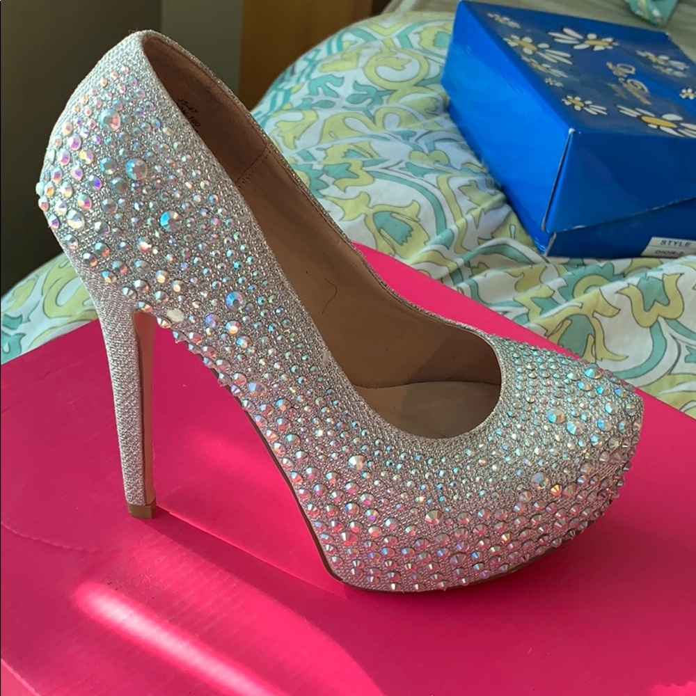 Rhinestone pump